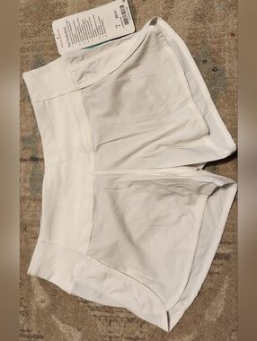 Lululemon Run Times Shorts. White. Size 4. NEW